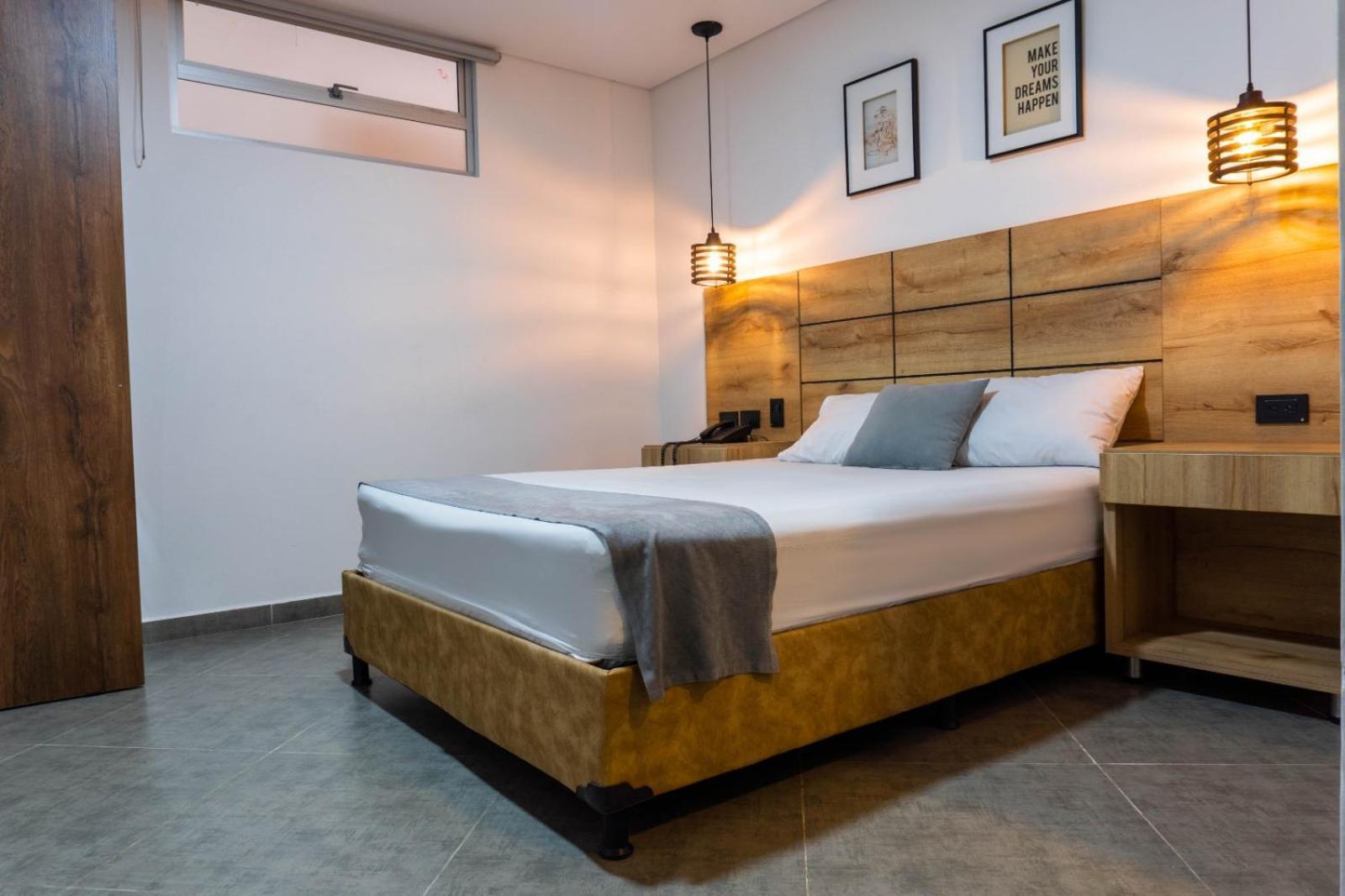 Hotel California Center 3*