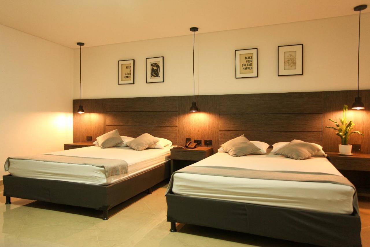 Hotel California Center 3*