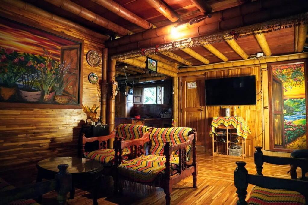 Amplia Casa Campestre En Santa Elena Cerca A - Aru Medellín