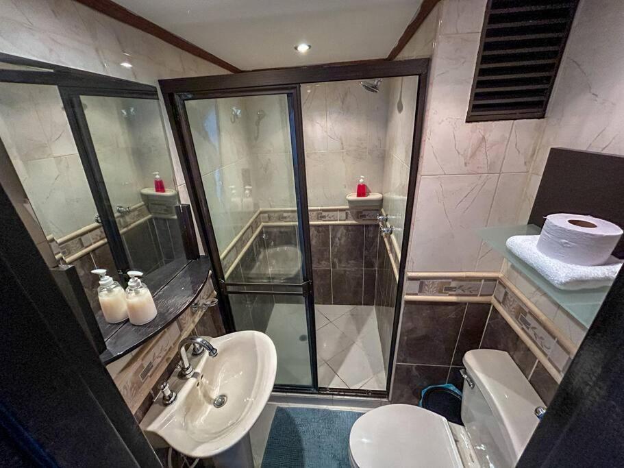 Apartamento Amplio En Barrio Mas Cool De Medellín