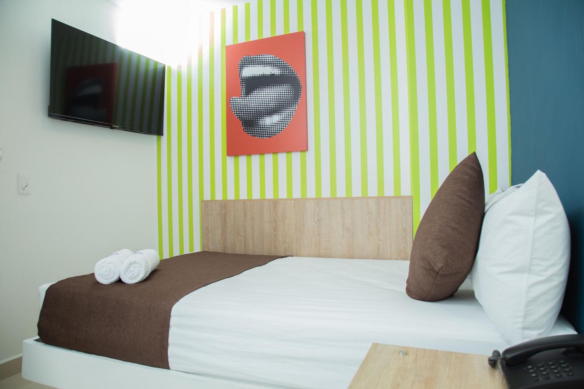 Bajo La Luna Hotel *