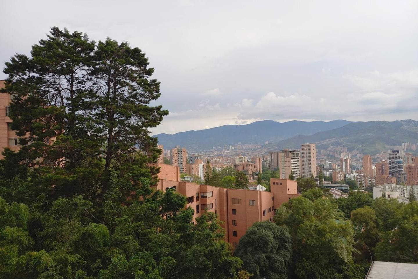 Medellin, Poblado. Perfect For Travel And Work. Apartamento Medellín