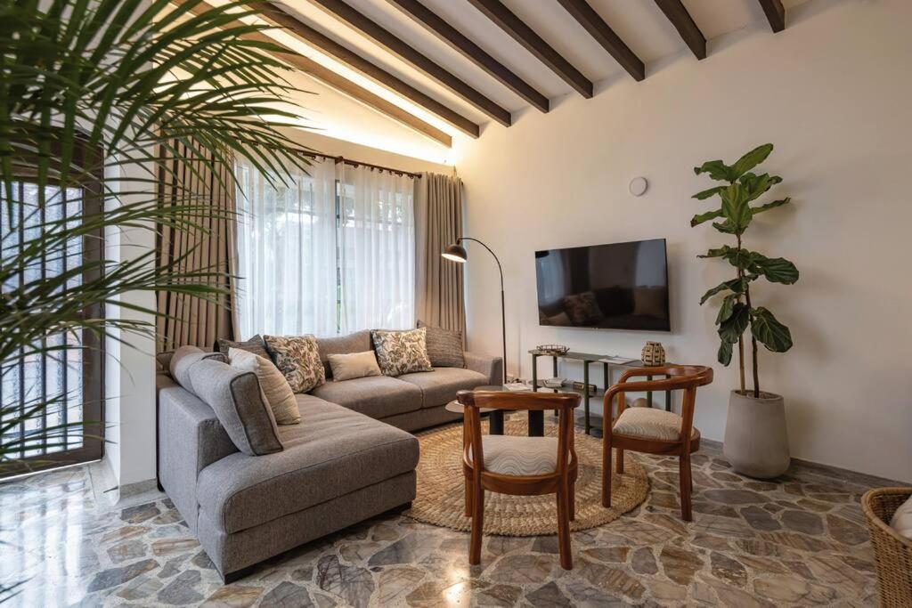Casa Otrabanda - Preciosa Casa Completa Con Aire Y Parking * Medellín