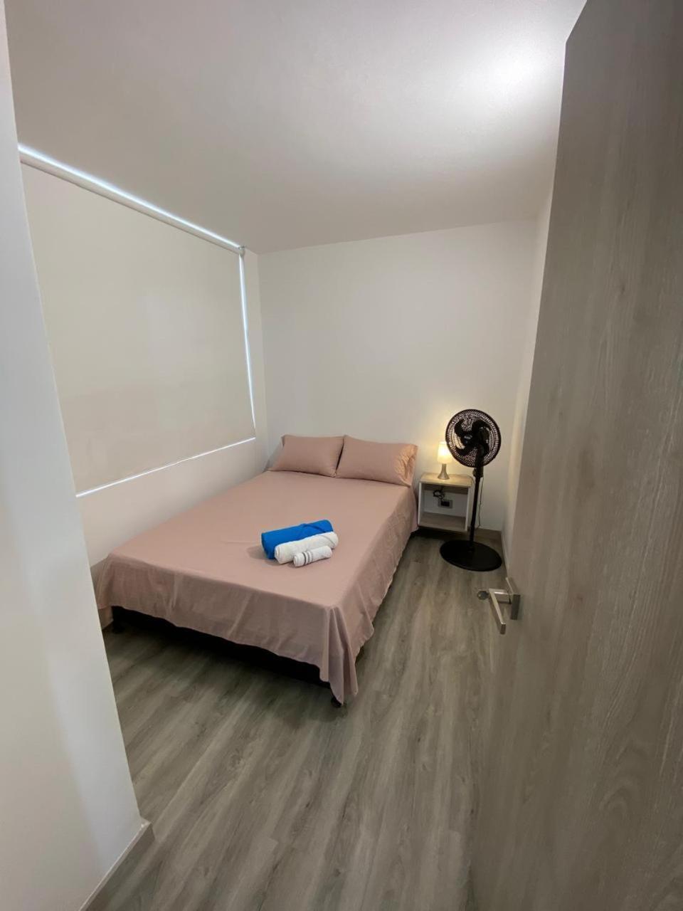 Comodo Apto En Laureles Apartamento