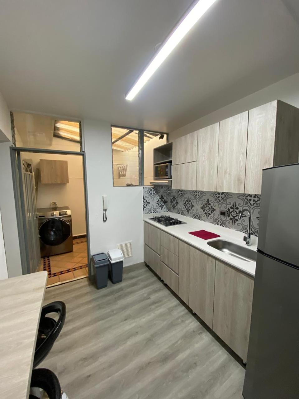 Comodo Apto En Laureles Apartamento *