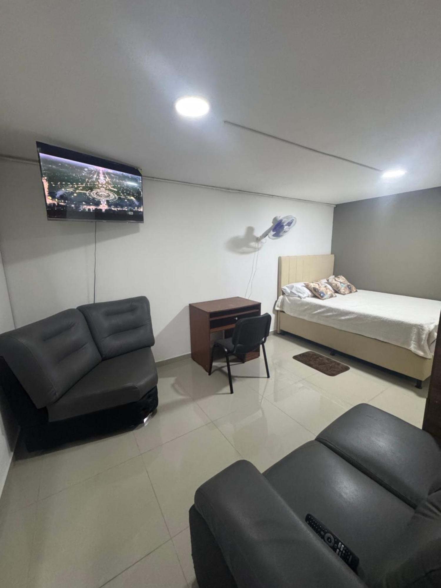 Apartamento Amplio En La 70 Estadio Laureles Grupos Familiares O Amigos