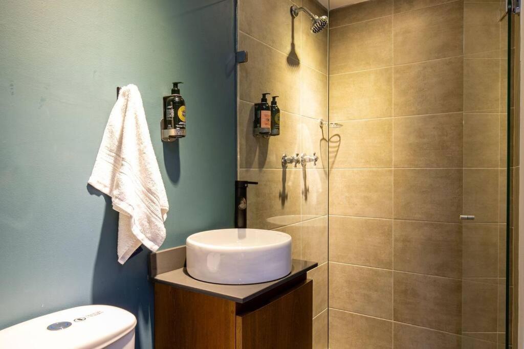 Surprising, Lleras Park, Billar Pool And Jacuzzi Apartamento