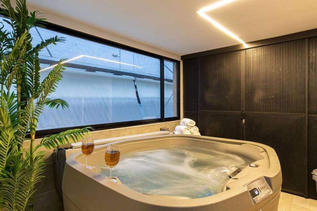 Apartamento Surprising, Lleras Park, Billar Pool And Jacuzzi *