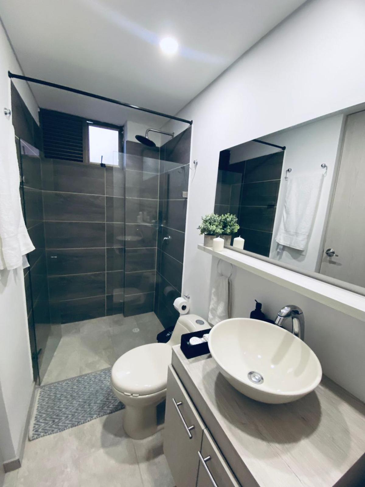 Apartamento Parque Provenza And Lleras Minutes Away
