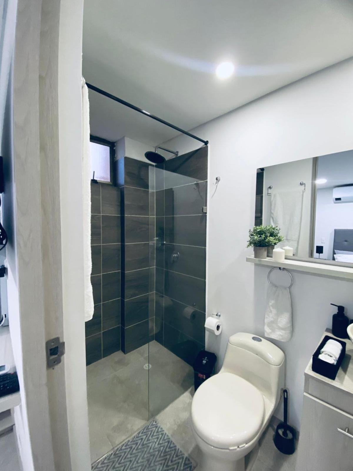 Apartamento Parque Provenza And Lleras Minutes Away