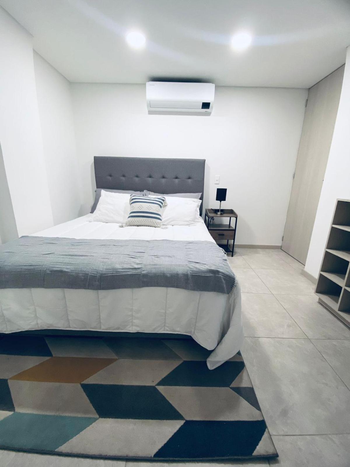 Parque Provenza And Lleras Minutes Away Apartamento