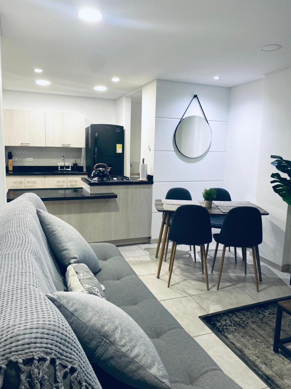 Apartamento Parque Provenza And Lleras Minutes Away *