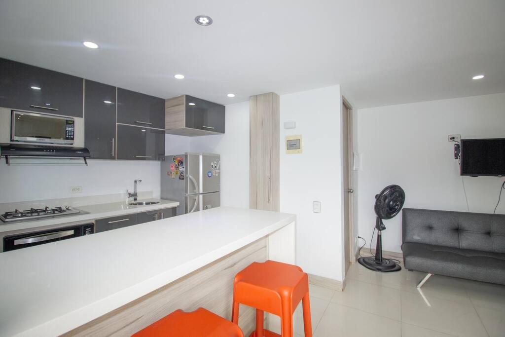 Apartamento Con Balcon Y Parqueadero 810