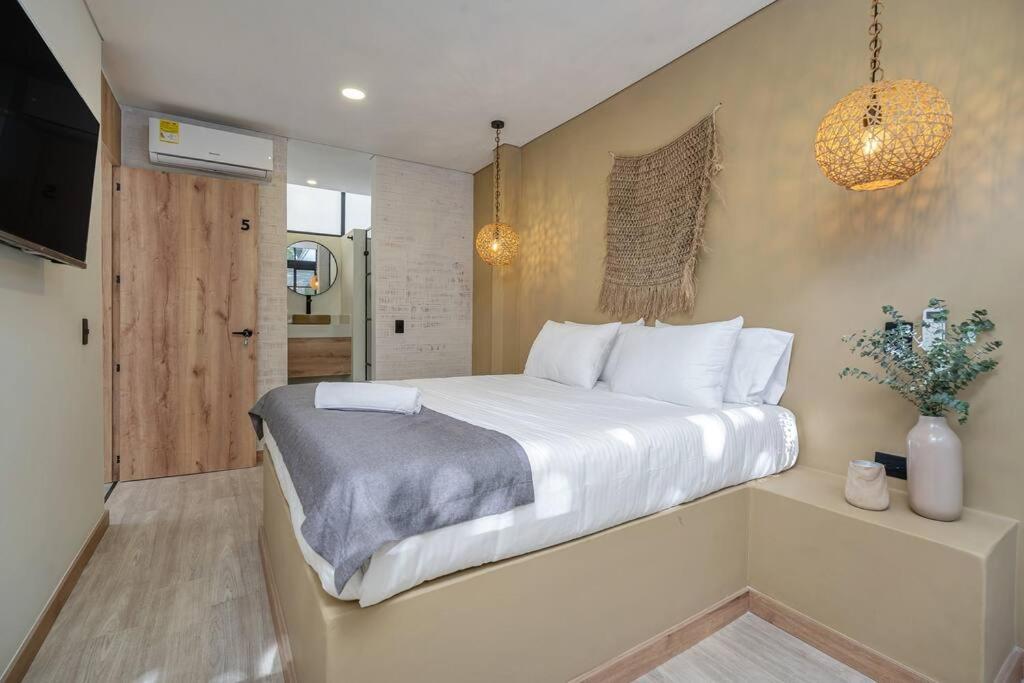 Nowa Provenza 3-story With Pool & Rooftop * Medellín