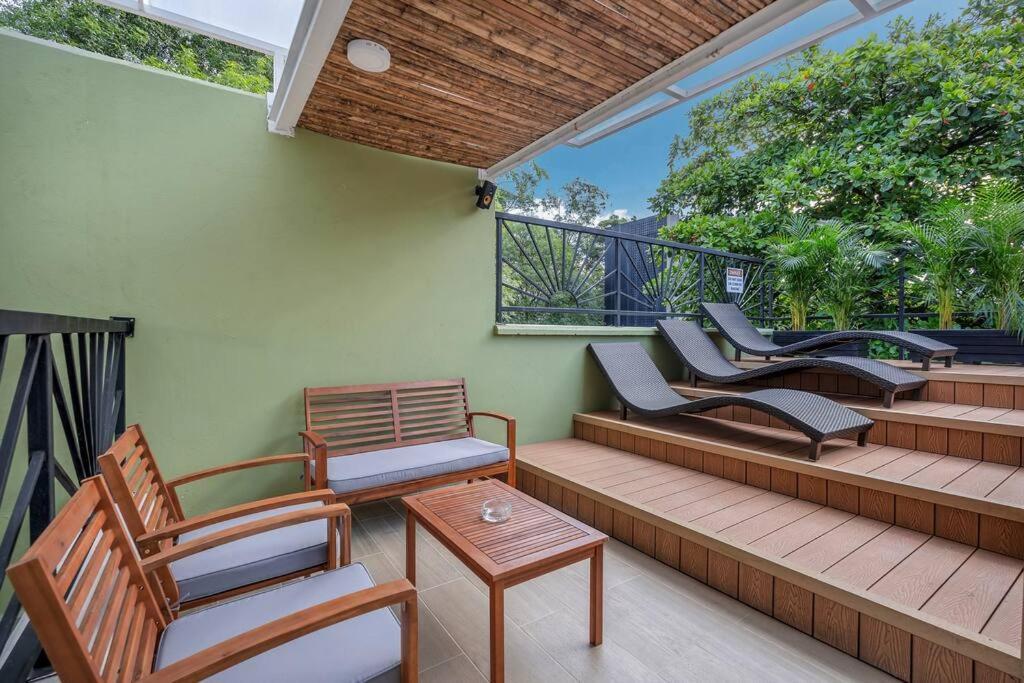 Nowa Provenza 3-story With Pool & Rooftop Villa Medellín