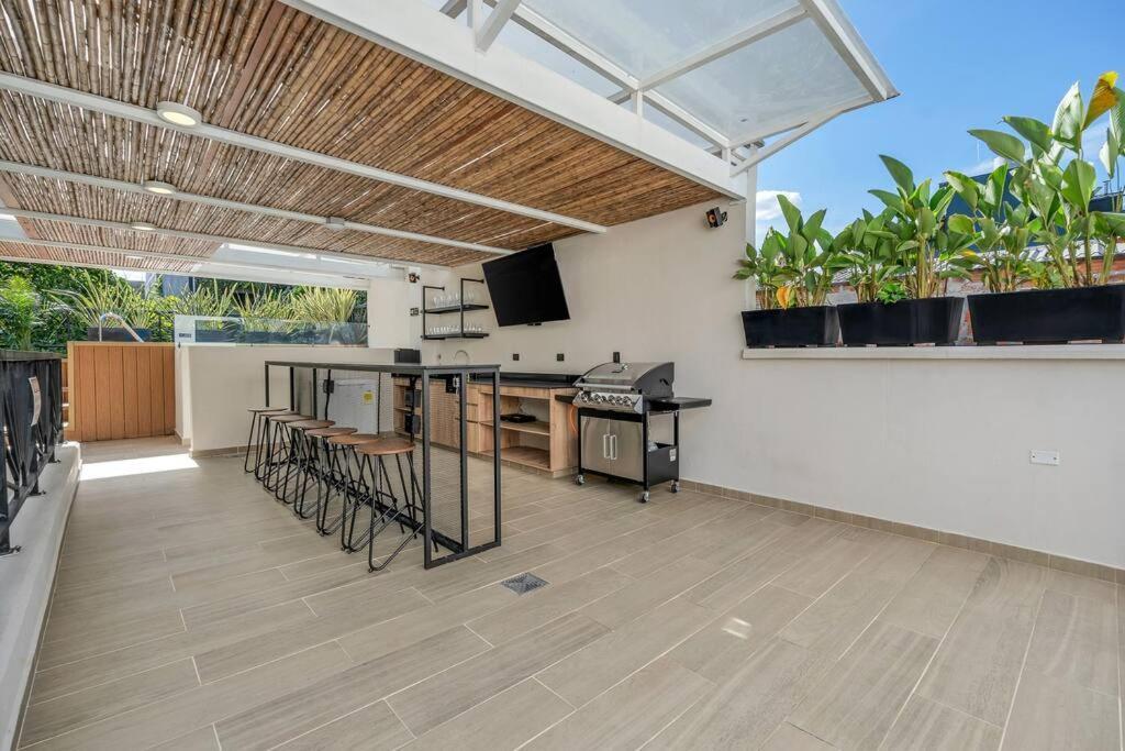 Nowa Provenza 3-story With Pool & Rooftop