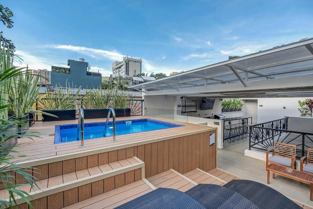 Villa Nowa Provenza 3-story With Pool & Rooftop Medellín