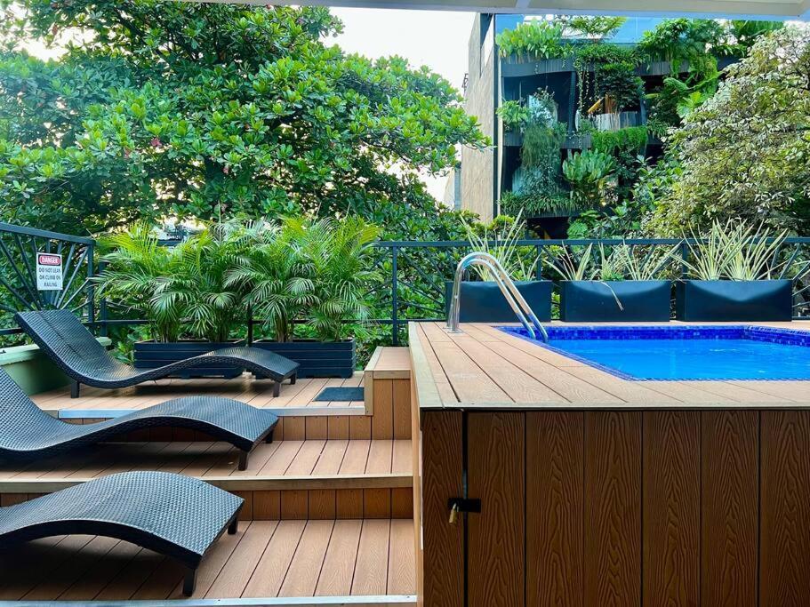 Nowa Provenza 3-story With Pool & Rooftop Villa
