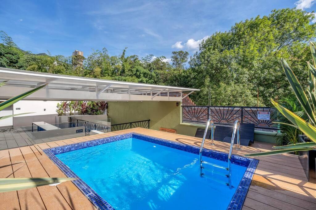 Villa Nowa Provenza 3-story With Pool & Rooftop Medellín