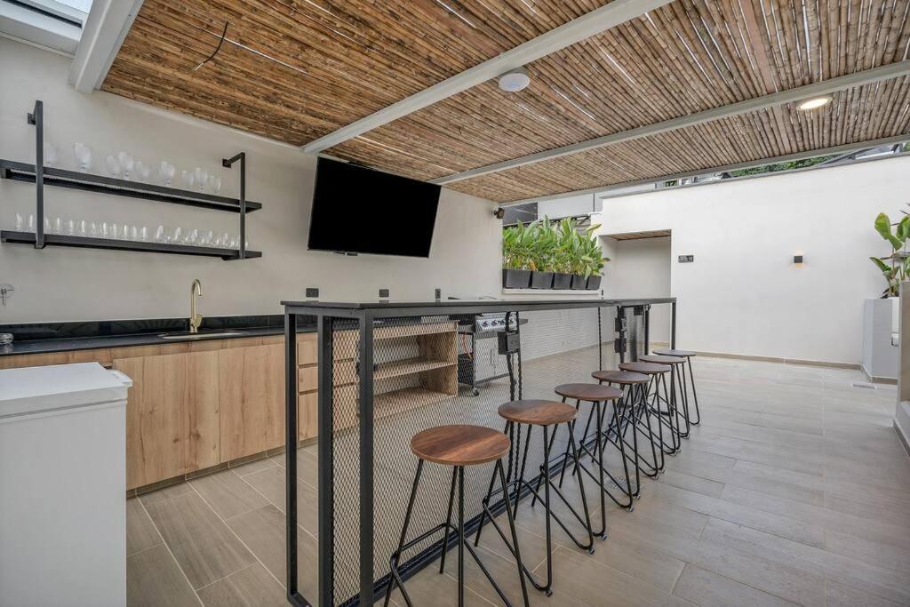 Nowa Provenza 3-story With Pool & Rooftop * Medellín