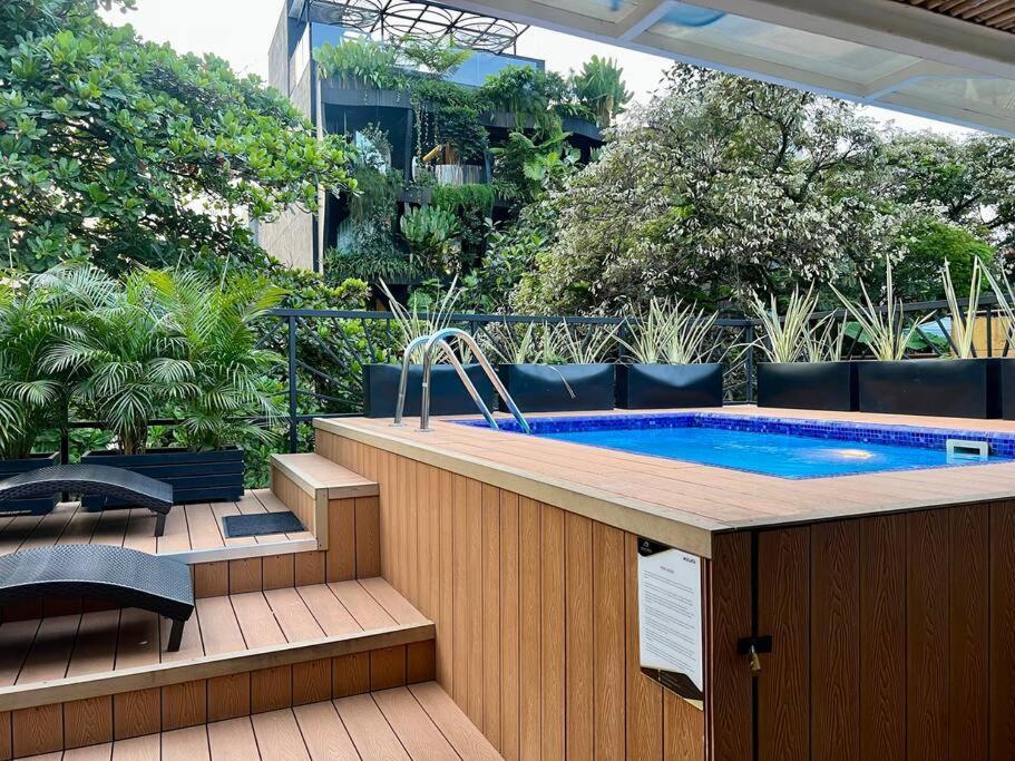 Nowa Provenza 3-story With Pool & Rooftop Villa Medellín
