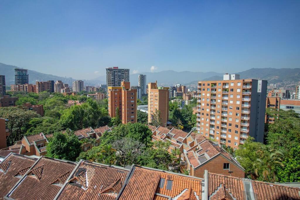 Avenida El Poblado Con Garage Y Lavanderia 506 * Medellín