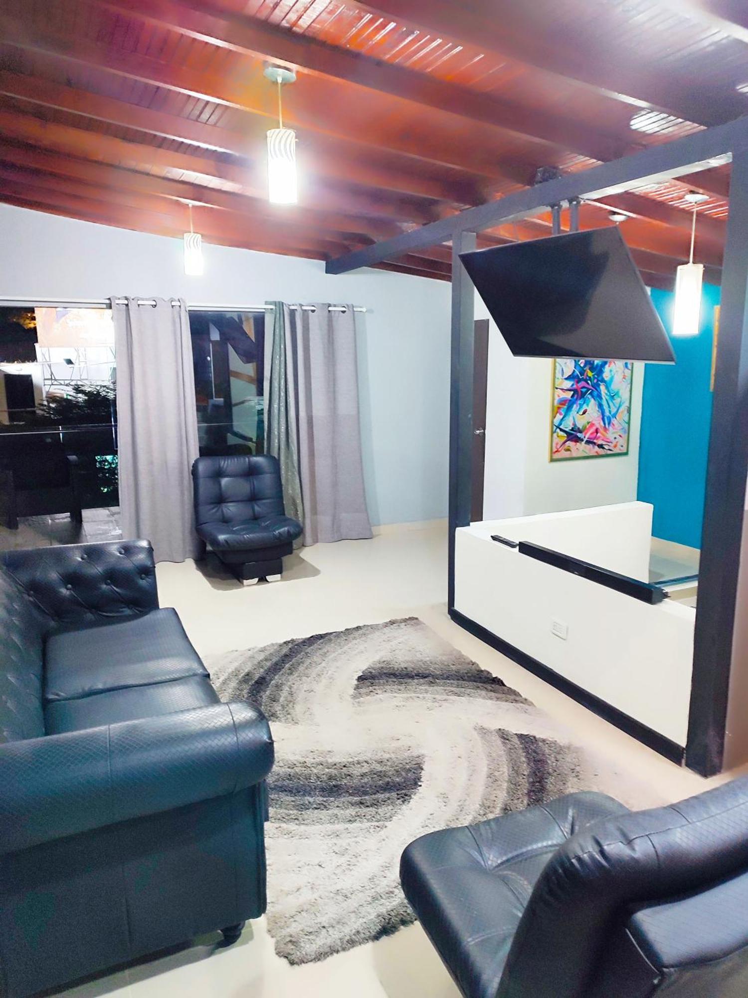 Urban 10 Bdrm Private With Rooftop Pool & Jacuzzi * Medellín