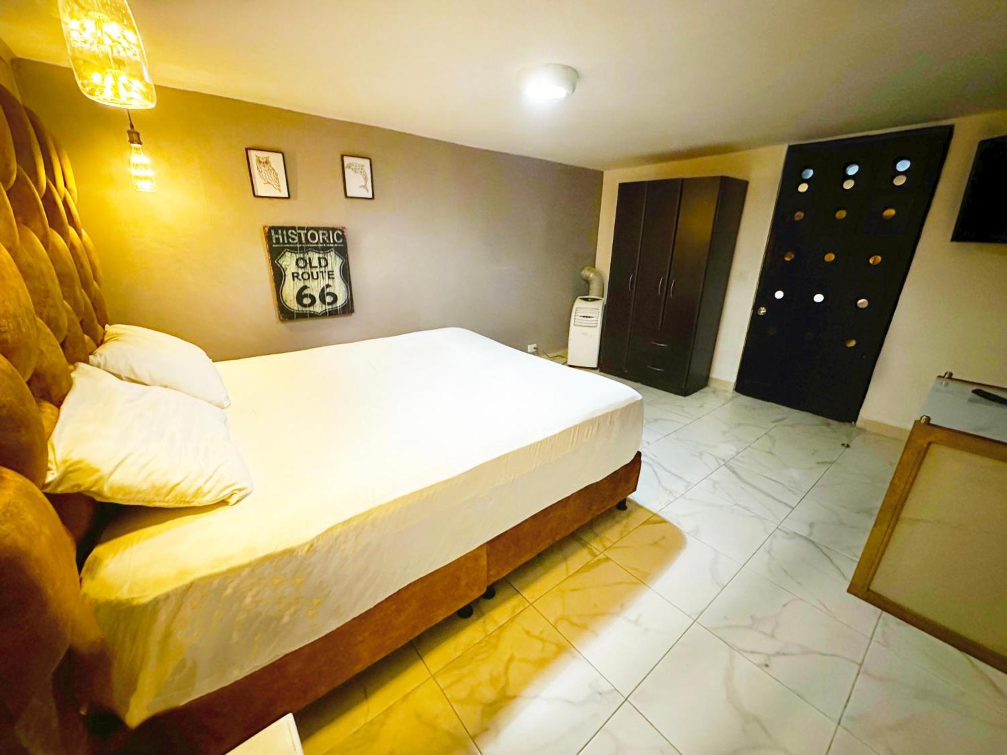 Urban 10 Bdrm Private With Rooftop Pool & Jacuzzi Apartamento *