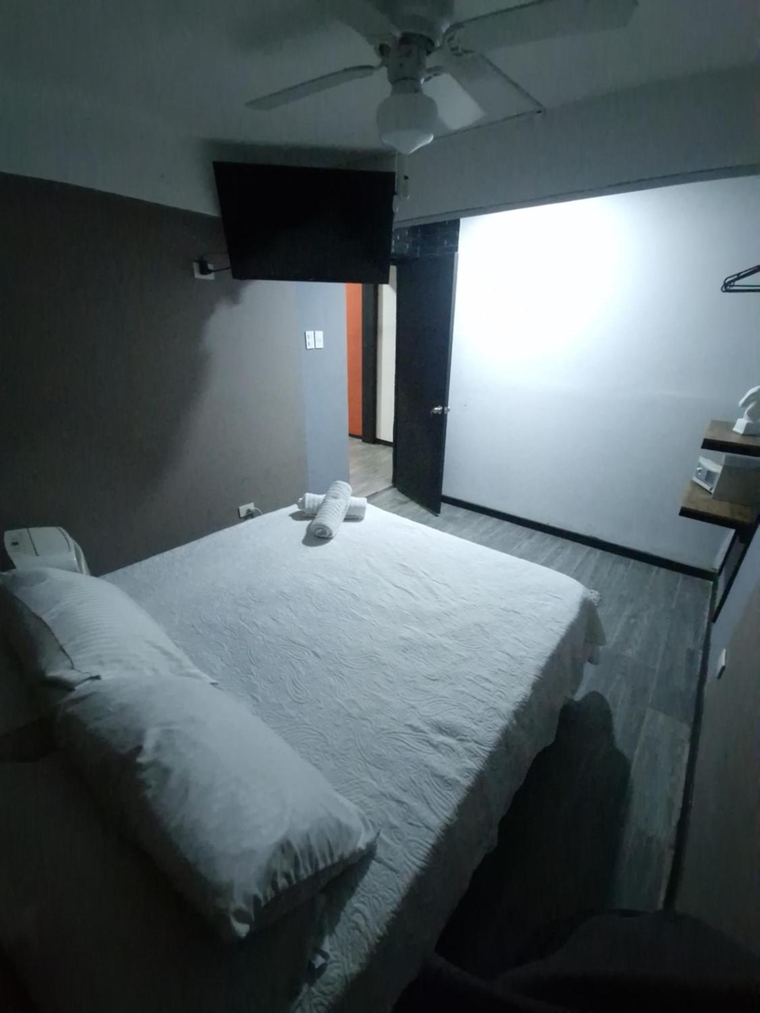 Urban 10 Bdrm Private With Rooftop Pool & Jacuzzi Apartamento *