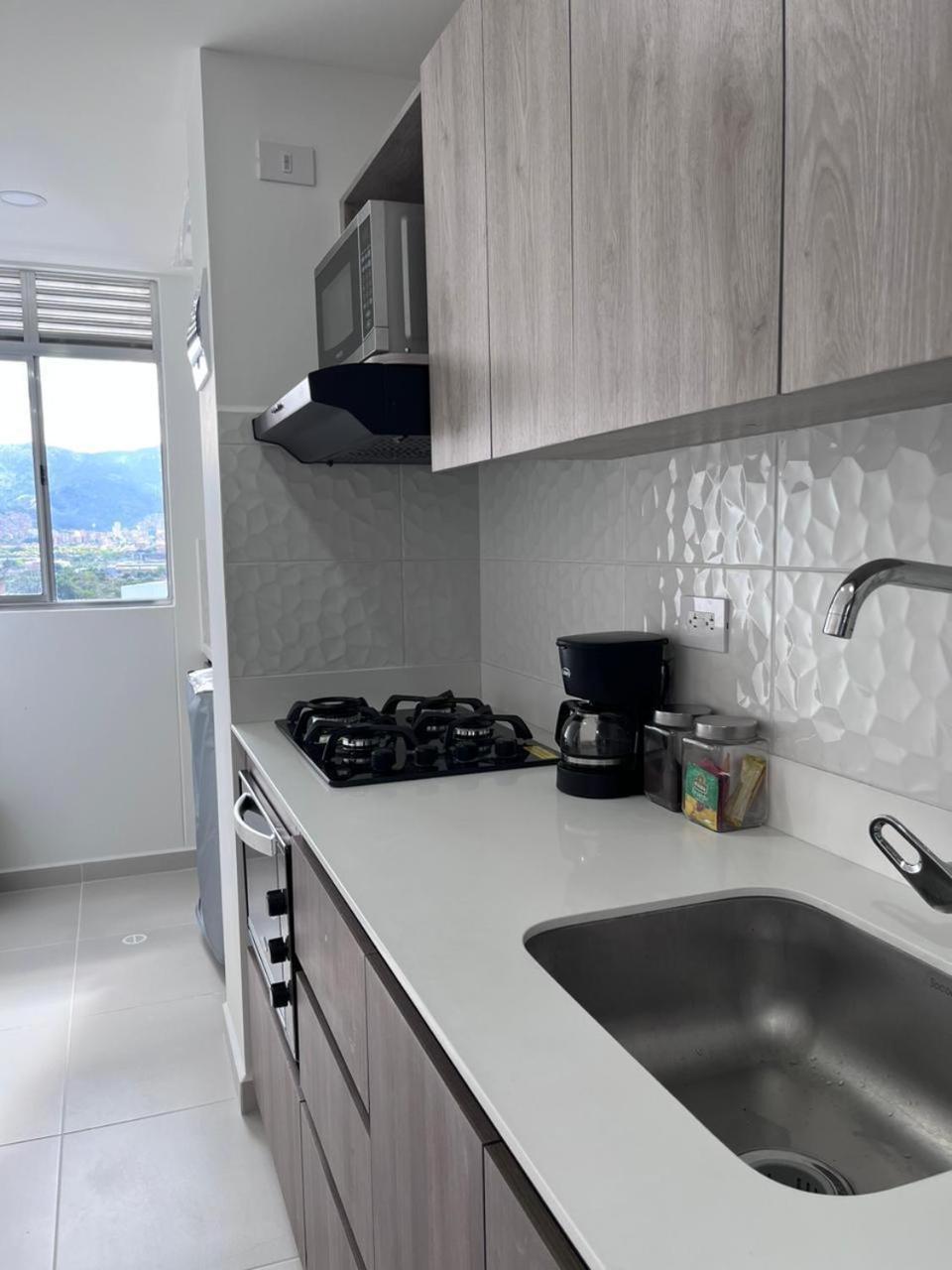 Hermoso Apto En Poblado Con Piscina