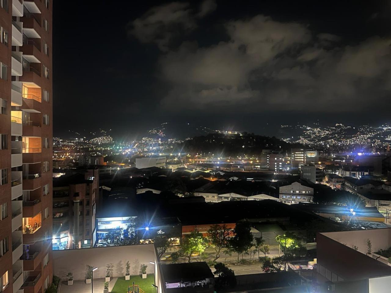 Hermoso Apto En Poblado Con Piscina Medellín