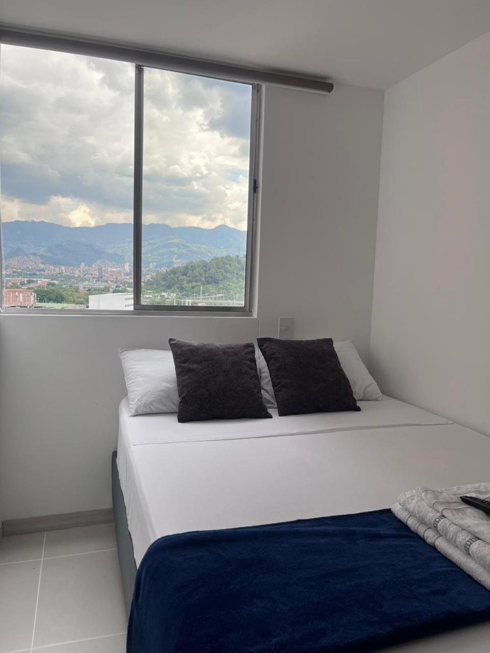 Apartamento Hermoso Apto En Poblado Con Piscina *