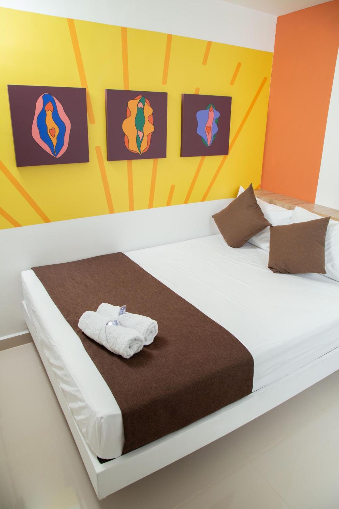 Bajo La Luna Hotel *
