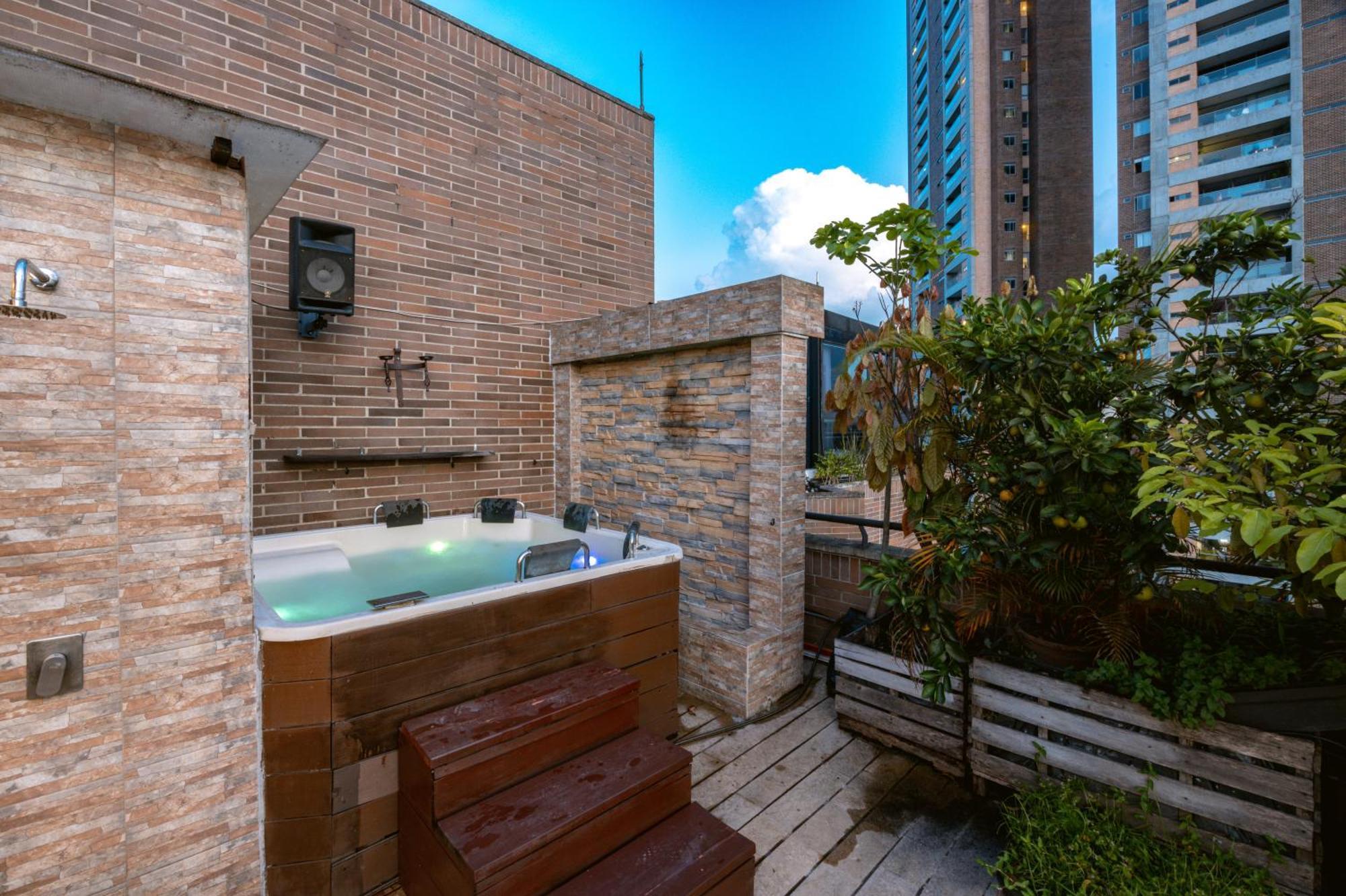 Apartamento Penthouses Each With Private Sky Bar & Jacuzzi In