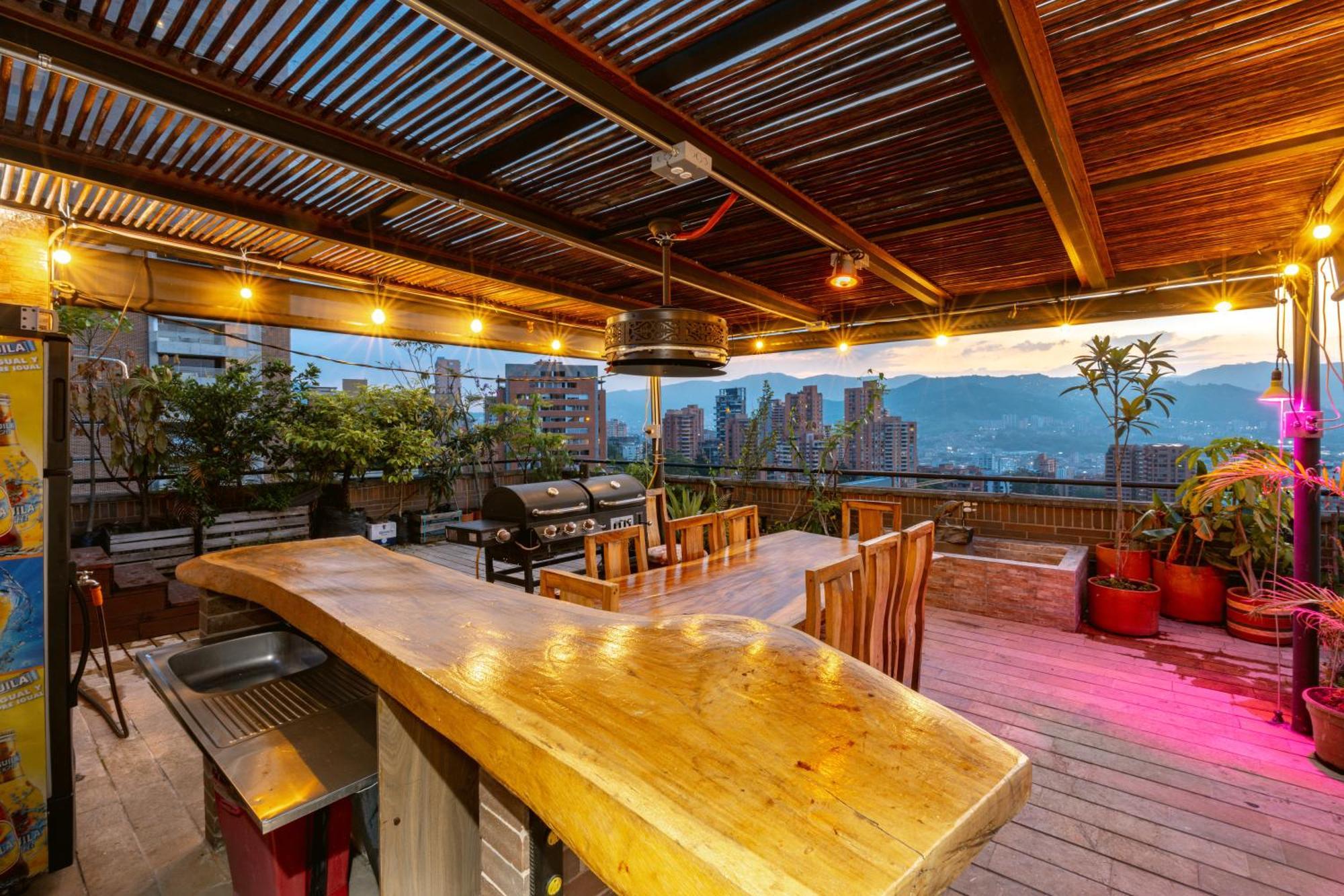 Penthouses Each With Private Sky Bar & Jacuzzi In *