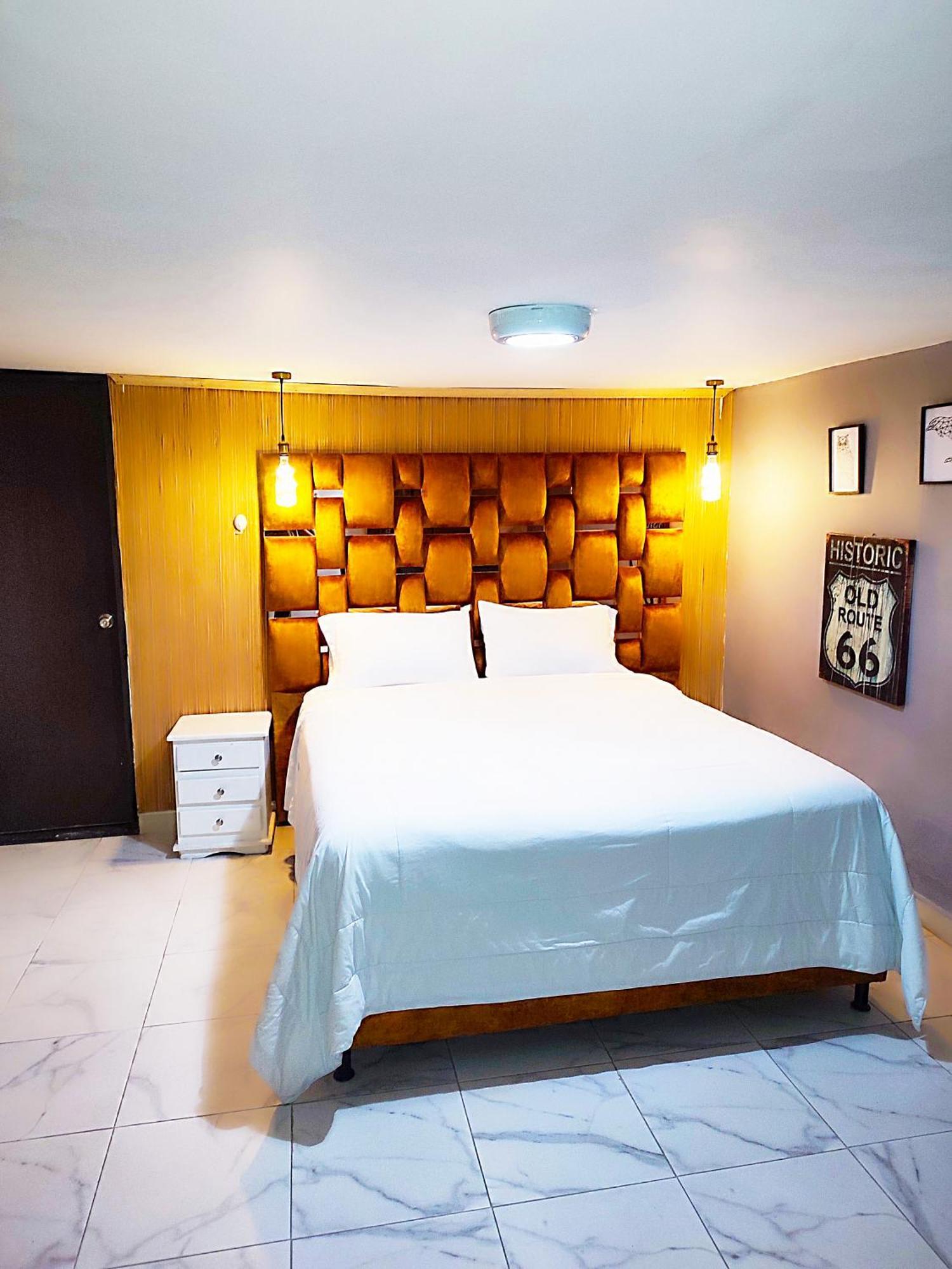 11 Bedroom-2 Floors Jacuzzi & Rooftop Pool At Poblado