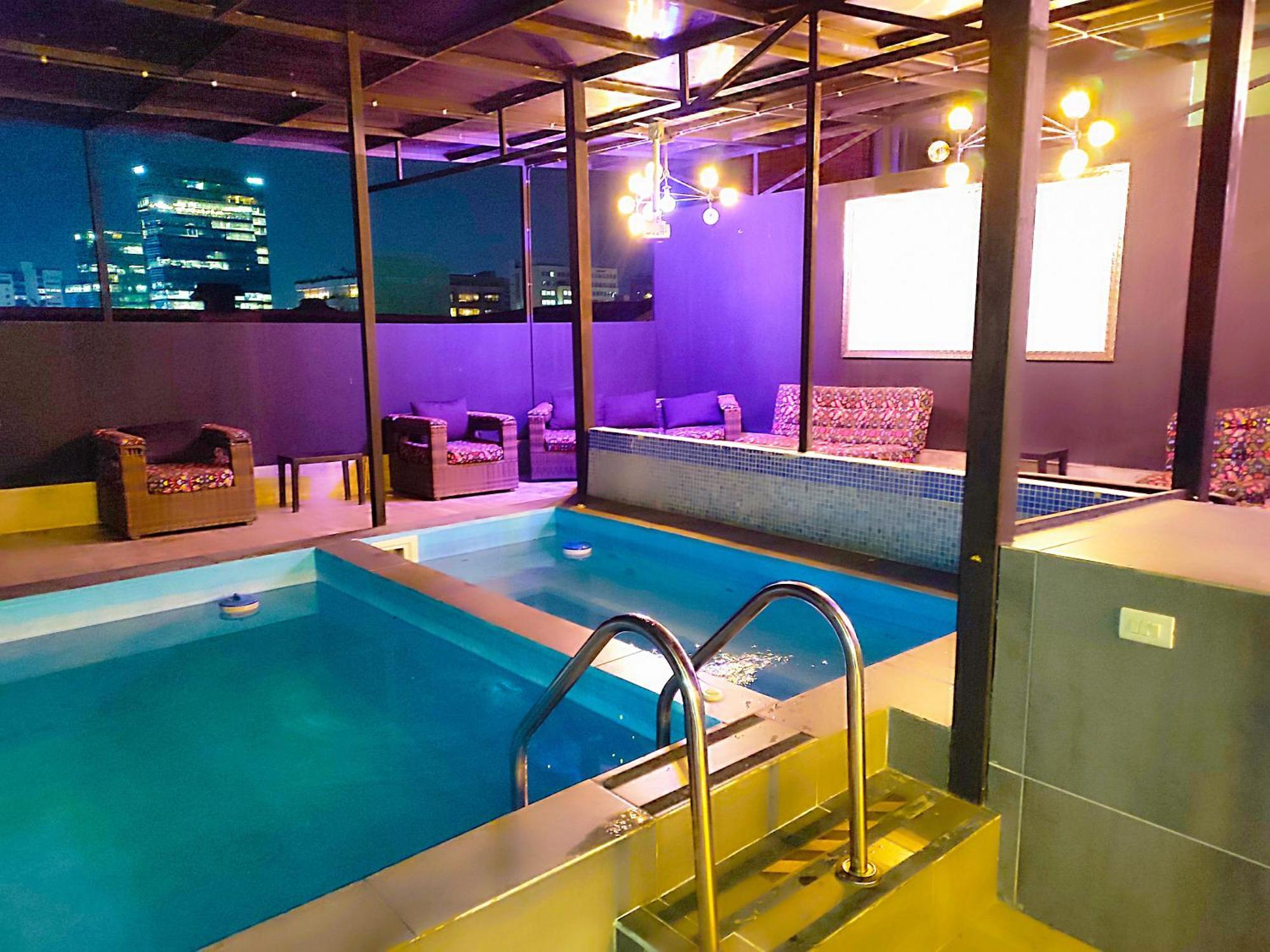 11 Bedroom-2 Floors Jacuzzi & Rooftop Pool At Poblado Medellín