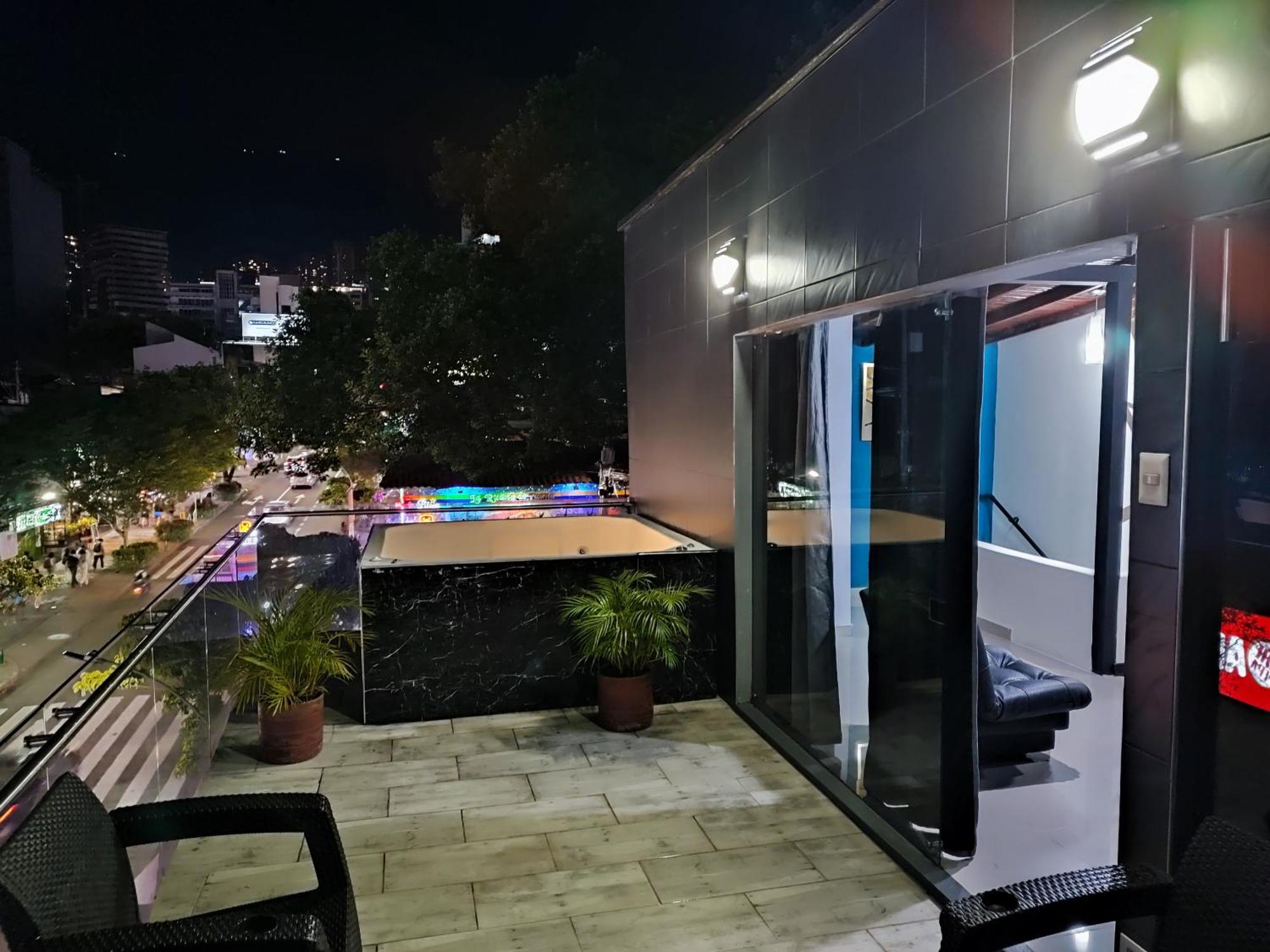 Apartamento 11 Bedroom-2 Floors Jacuzzi & Rooftop Pool At Poblado Medellín