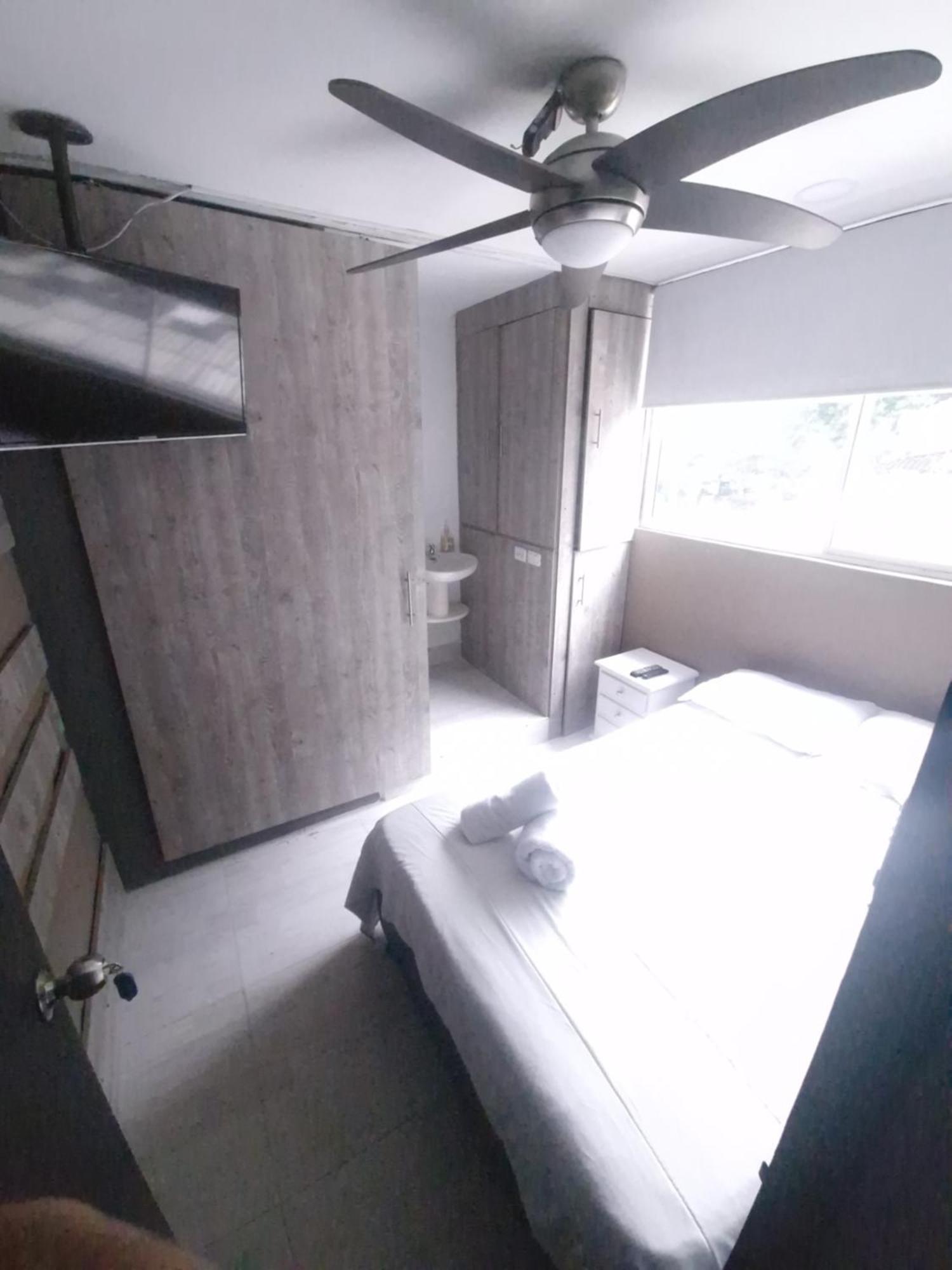 11 Bedroom-2 Floors Jacuzzi & Rooftop Pool At Poblado * Medellín