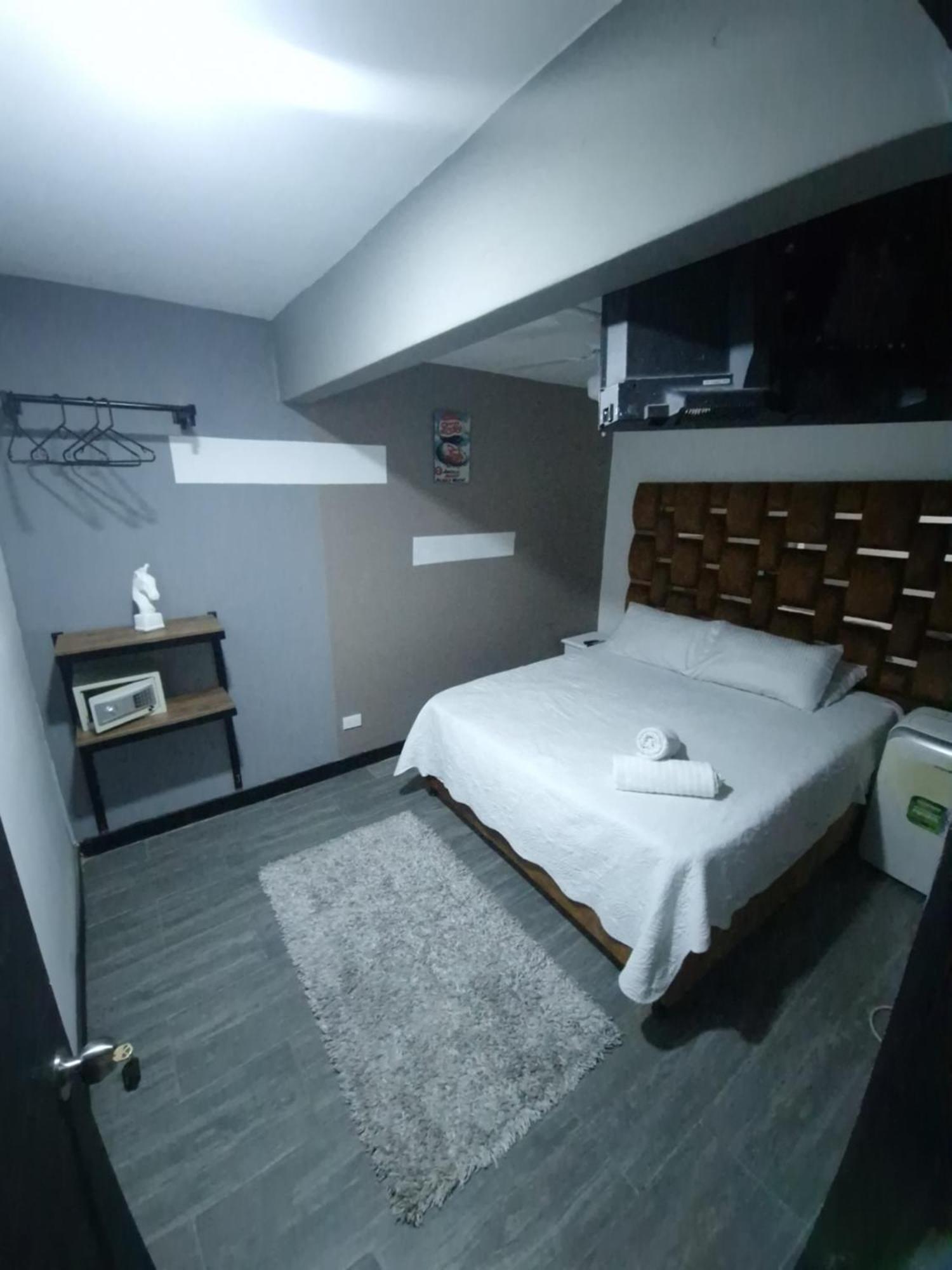 Apartamento 11 Bedroom-2 Floors Jacuzzi & Rooftop Pool At Poblado *