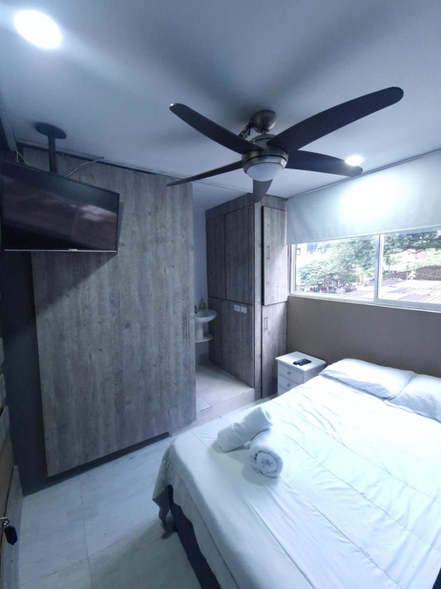 11 Bedroom-2 Floors Jacuzzi & Rooftop Pool At Poblado