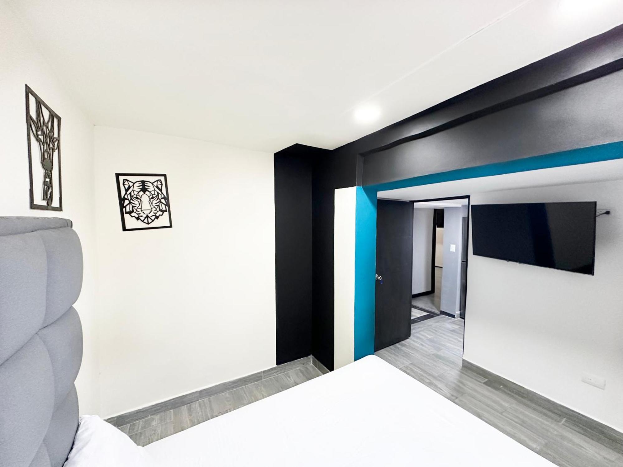 11 Bedroom-2 Floors Jacuzzi & Rooftop Pool At Poblado *