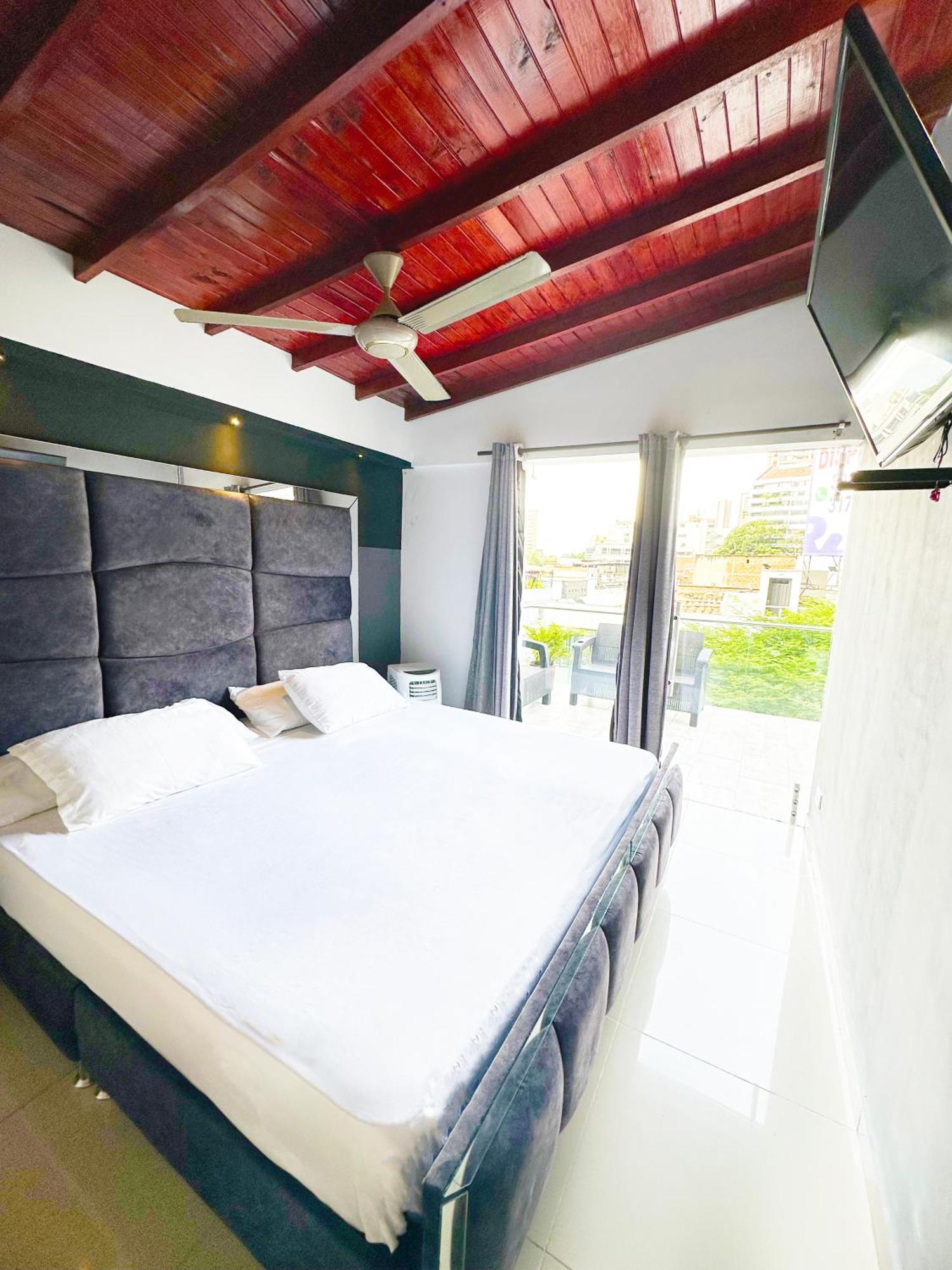 11 Bedroom-2 Floors Jacuzzi & Rooftop Pool At Poblado * Medellín