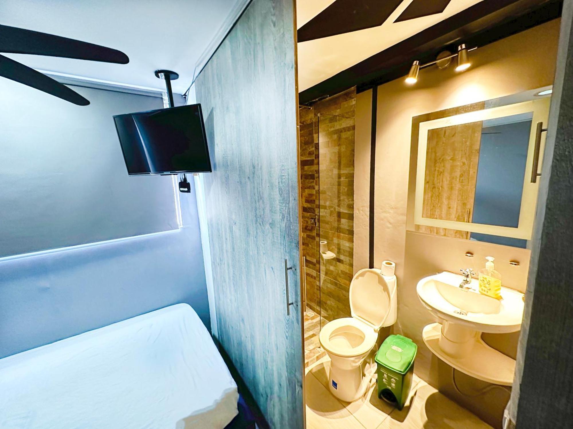 11 Bedroom-2 Floors Jacuzzi & Rooftop Pool At Poblado