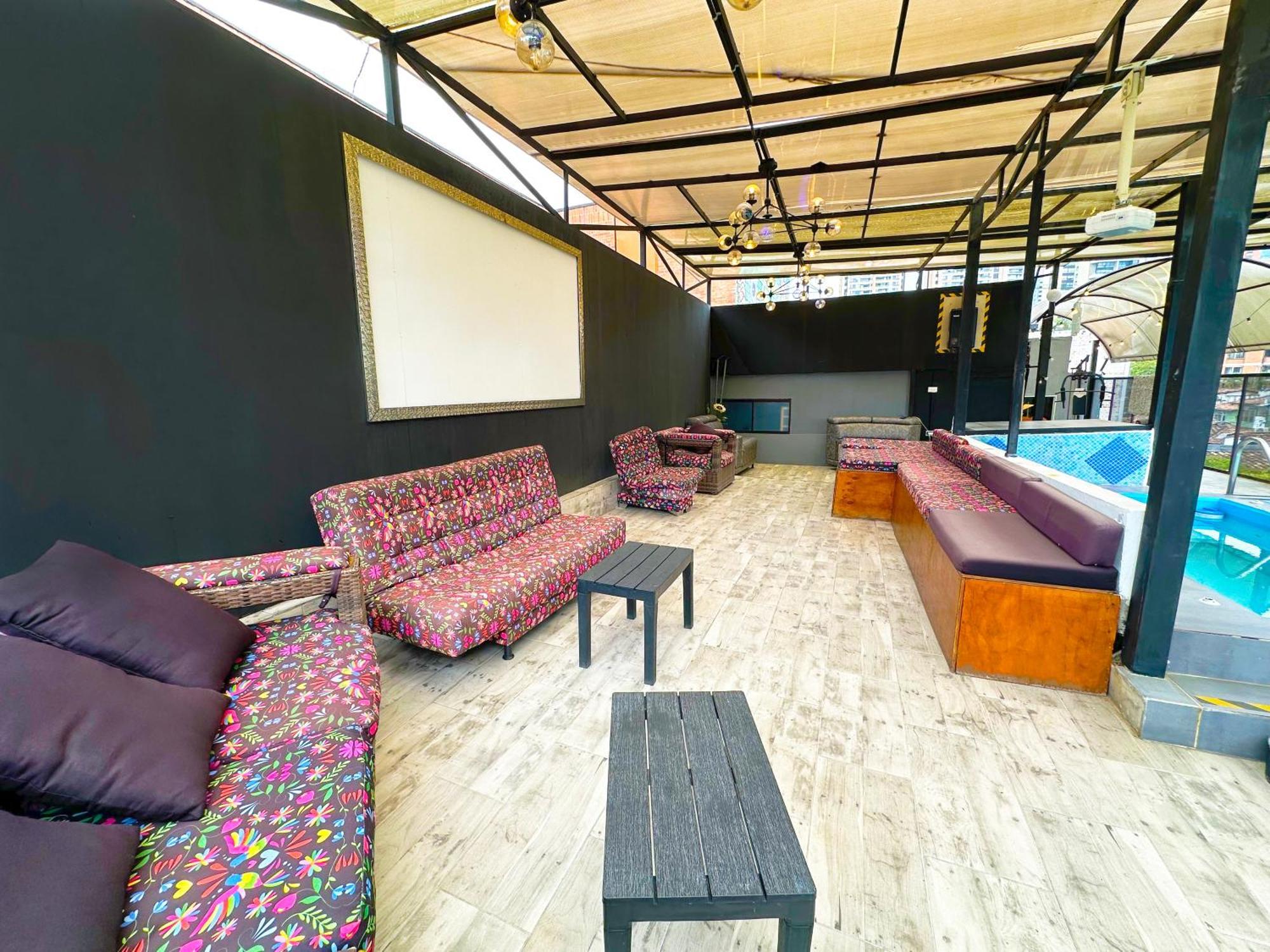 Apartamento 11 Bedroom-2 Floors Jacuzzi & Rooftop Pool At Poblado