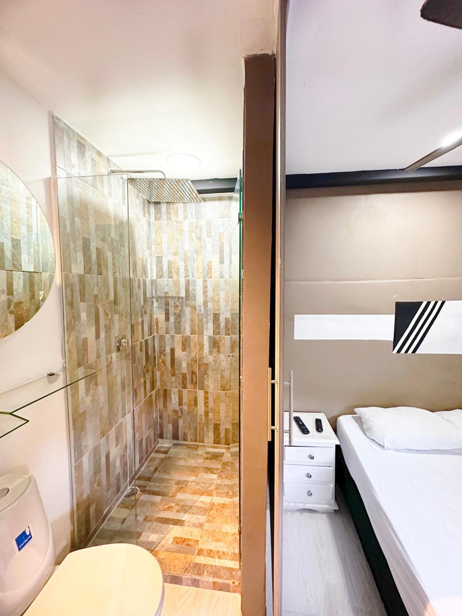 11 Bedroom-2 Floors Jacuzzi & Rooftop Pool At Poblado Apartamento Medellín