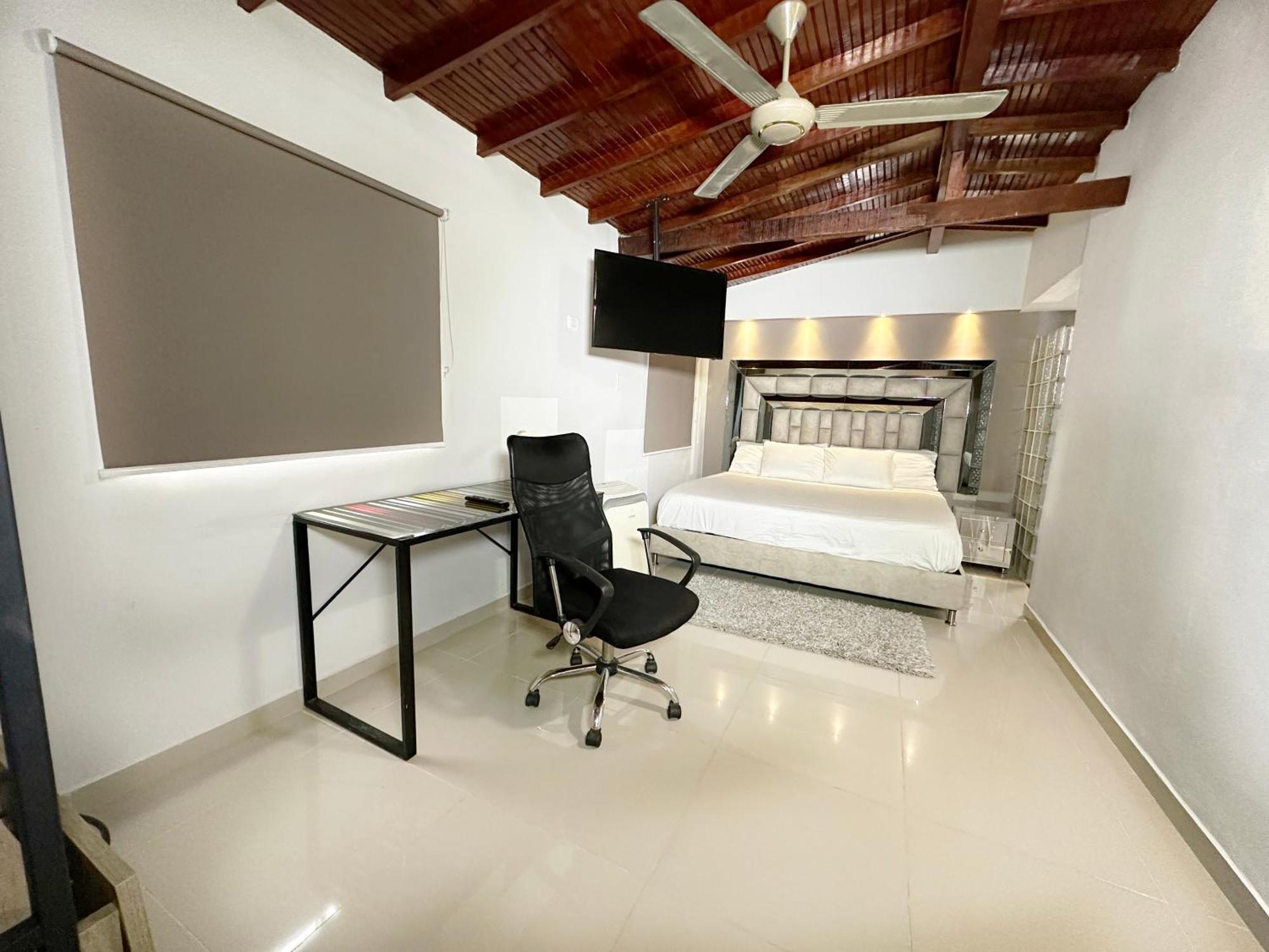 11 Bedroom-2 Floors Jacuzzi & Rooftop Pool At Poblado *