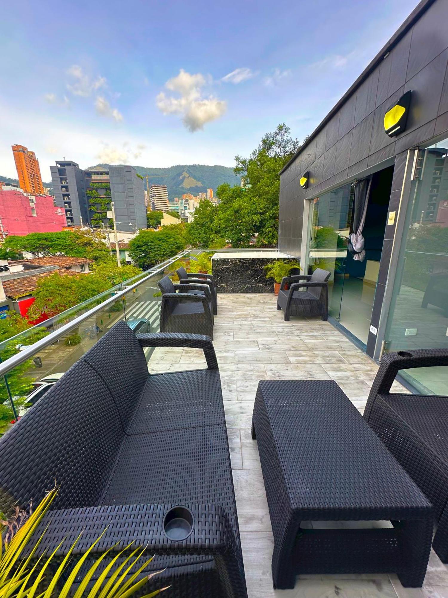 11 Bedroom-2 Floors Jacuzzi & Rooftop Pool At Poblado *