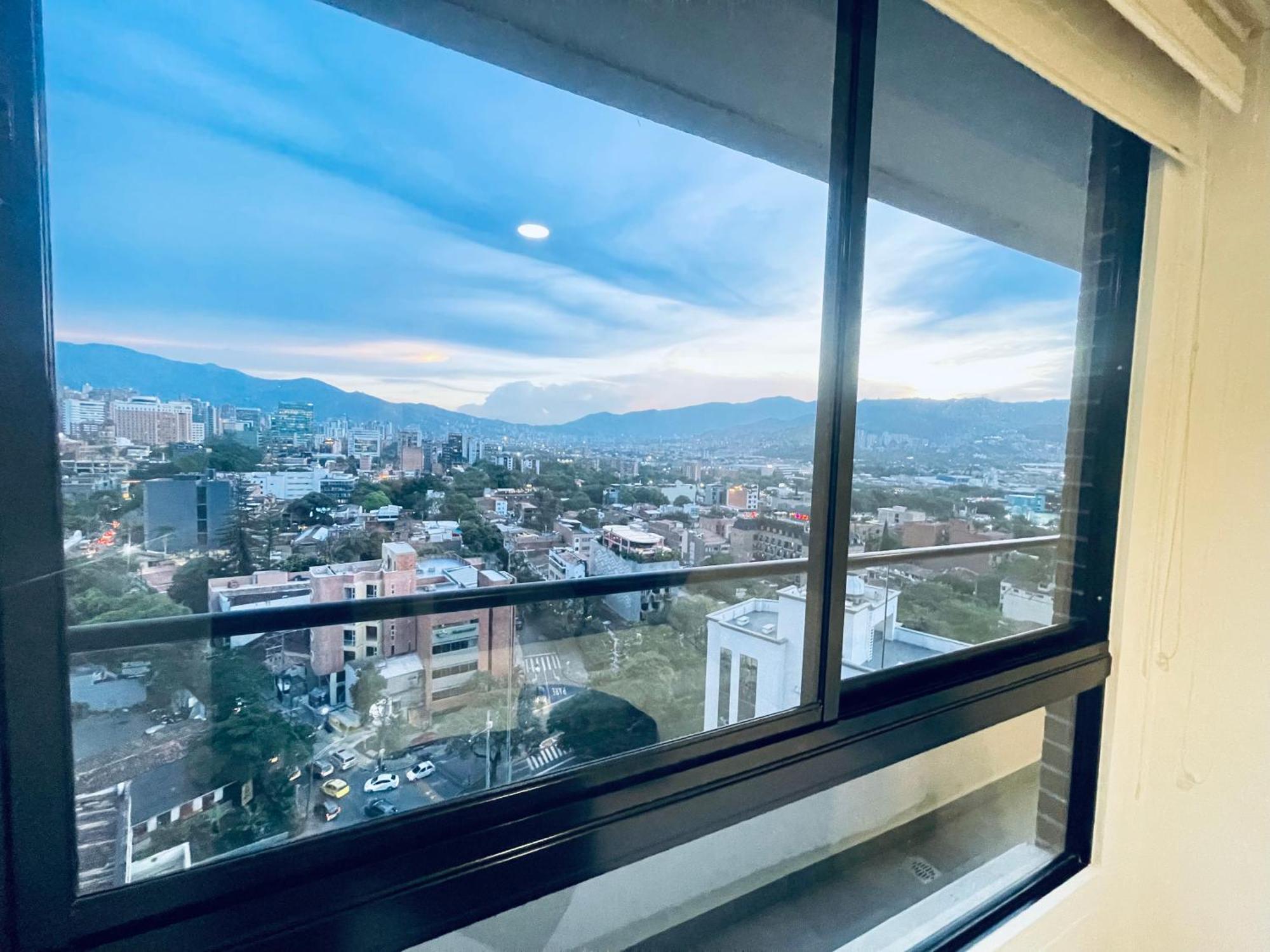 Apartamento Minimalist Design With Amazing View In Poblado Medellín