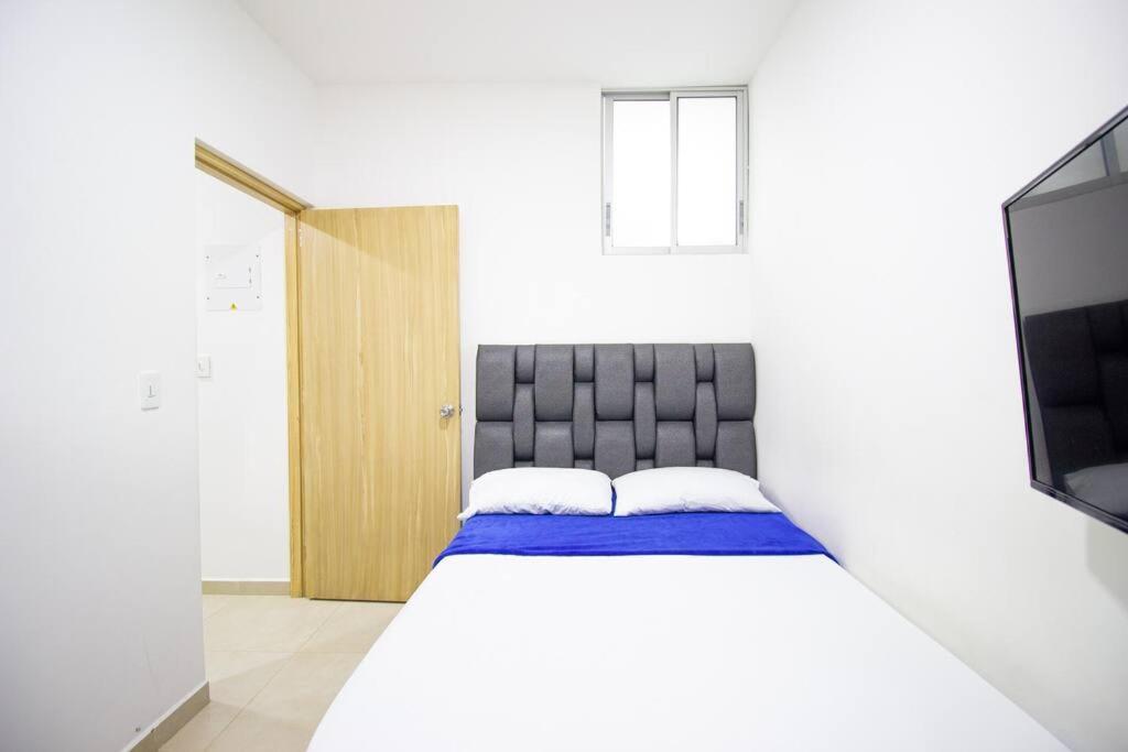 Apartamento 2 Bedroom Barrio Estadio, Cerca Al Metro, Parqueadero 303